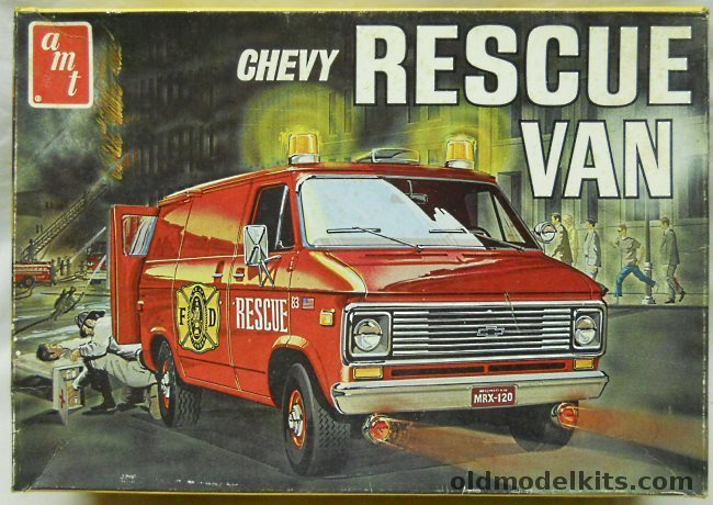 AMT 1/25 1970 Chevrolet Rescue Van / Ambulance - Stock / Police / Fire Van / Custom, T516-300 plastic model kit